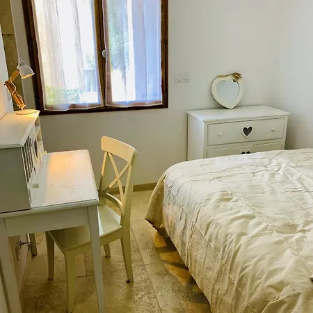 Apartment Garden 2 Bedroom 2 Bathroom Apartment *